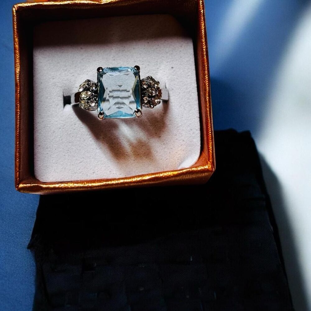 Unbranded Women's Silver and Blue Jewellery